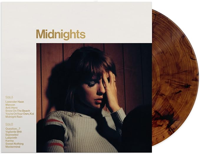 Capa de Midnights — Mahogany Edition, de Taylor Swift